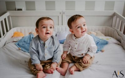 Reportaje de fotos de gemelos en casa