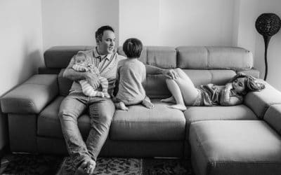 Sesión de fotos de familia en casa